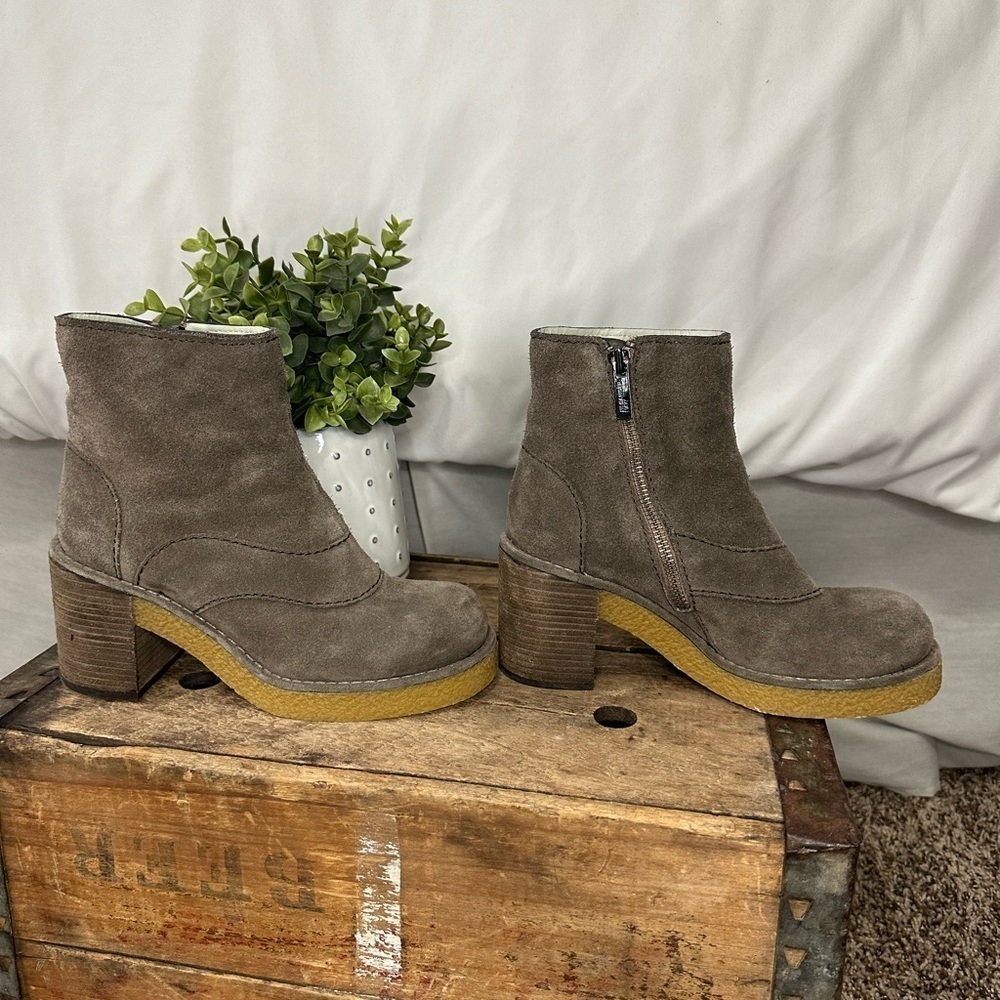 Like New Jil Sander Navy Brown Suede Heeled Bootie Size 35|5 Discontinued - Picture 3 of 7